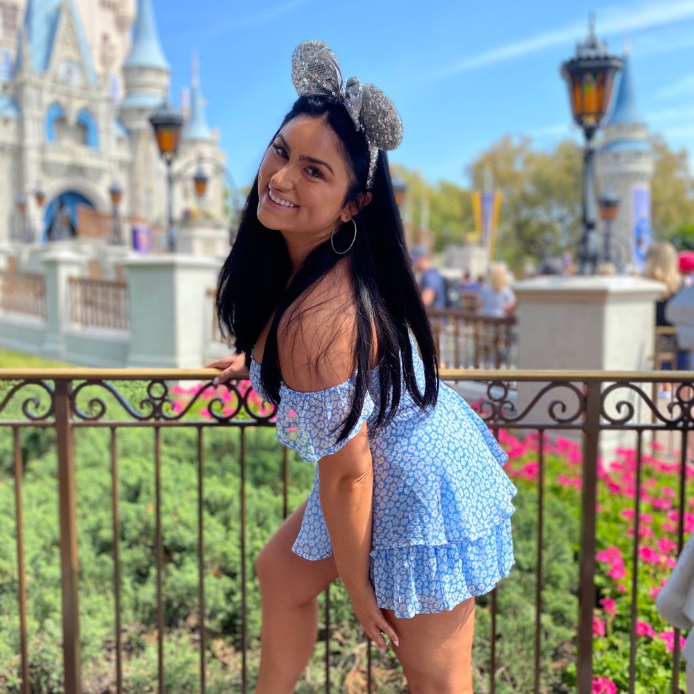 Blue Flowy Romper!!! SO comfortable size Medium - Picture 2 of 3